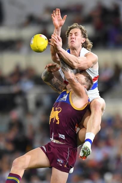 Mitch Robinson of the Lions and Aaron Naughton of the Bulldogs compete for the ball during the AFL 1st Semi Final match between the Brisbane Lions...