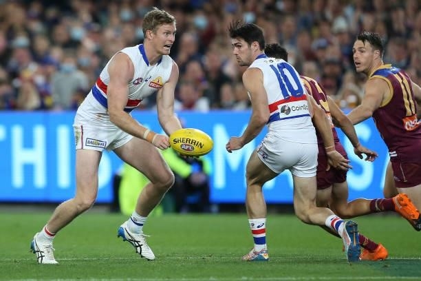 Alex Keath of the Bulldogs handballs during the AFL 1st Semi Final match between Brisbane Lions and the Western Bulldogs at The Gabba on September...