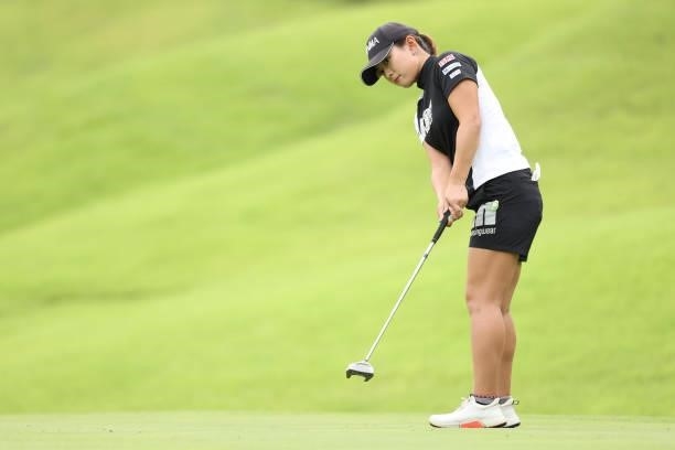 Momo Yoshikawa of Japan putts on the 3rd hole during the final round of the Golf5 Ladies at Golf5 Country Yokkaichi Course on September 05, 2021 in...