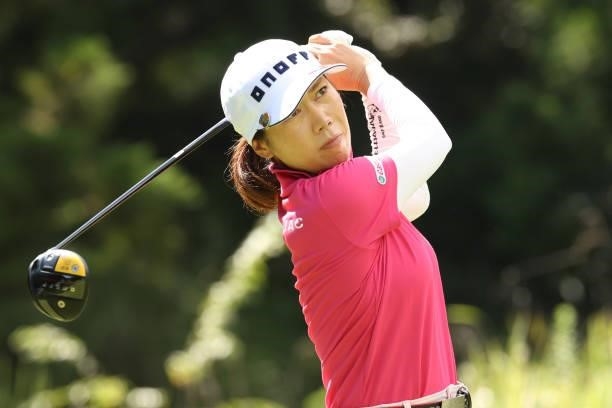 Ji-Hee Lee of South Korea hits her tee shot on the 2nd hole during the final round of the Golf5 Ladies at Golf5 Country Yokkaichi Course on September...