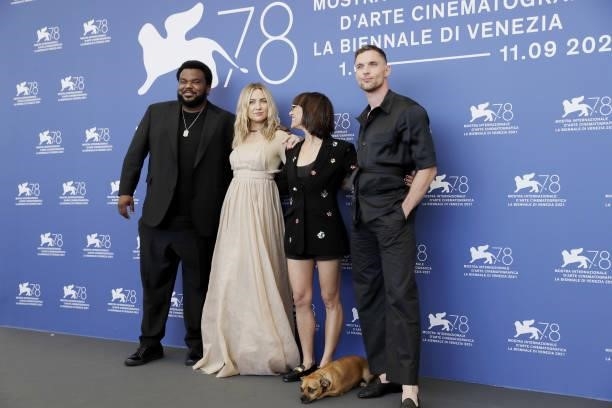 Craig Robinson, Kate Hudson, director Ana Lily Amirpour, her dog and Ed Skrein attend the photocall of "Mona Lisa And The Blood Moon