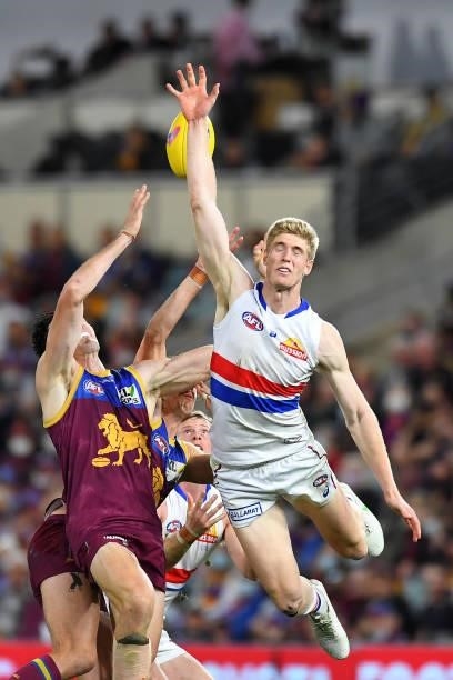 Tim English of the Bulldogs competes for the ball during the AFL 1st Semi Final match between the Brisbane Lions and the Western Bulldogs at The...