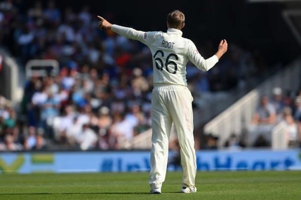 Joe Root of England adjusts his field during the Fourth LV= Insurance Test Match: Day Four between England and India at The Kia Oval on September 05,...