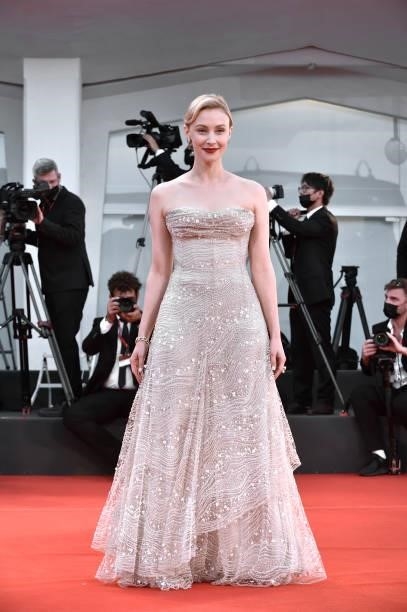 Canadian actress Sarah Gadon on the red carpet of the movie "Competencia Oficial