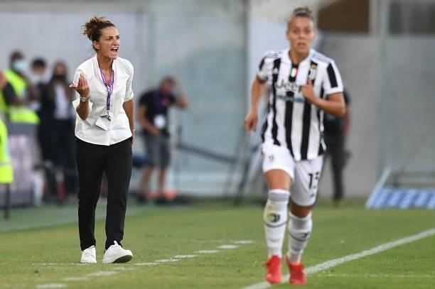 Patrizia Panico head coach of ACF Fiorentina women issues instructions to his players during the Women Serie A match between ACF Fiorentina and...