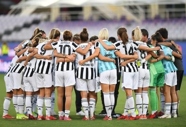 Juventus players celebrate the victory during the Women Serie A match between ACF Fiorentina and Juventus at Artemio Franchi on September 05, 2021 in...
