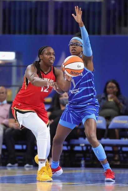 Chelsea Gray of the Las Vegas Aces passes under pressure from Diamond DeShields of the Chicago Sky at Wintrust Arena on September 05, 2021 in...