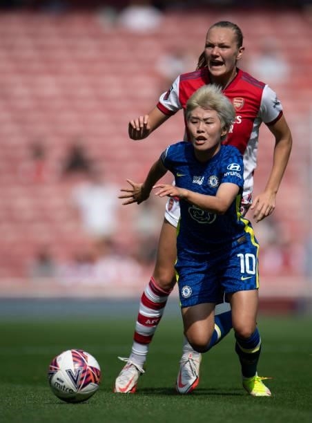Frida Maanum of Arsenal and So-Yun Ji of Chelsea during the Barclays FA Women's Super League match between Arsenal Women and Chelsea Women at...