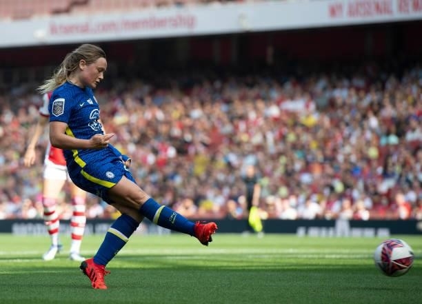 Erin Cuthbert scores for Chelsea during the Barclays FA Women's Super League match between Arsenal Women and Chelsea Women at Emirates Stadium on...