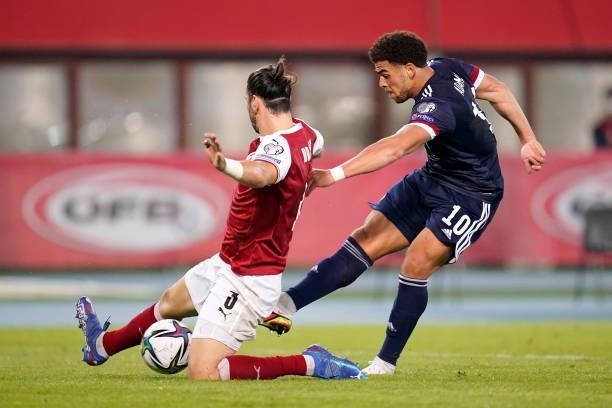 Che Adams of Scotland shoots whilst under pressure from Aleksandar Dragovic of Austria during the 2022 FIFA World Cup Qualifier match between Austria...