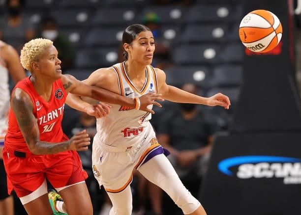 Courtney Williams of the Atlanta Dream and Skylar Diggins-Smith of the Phoenix Mercury battle for a loose ball during the second half at Gateway...