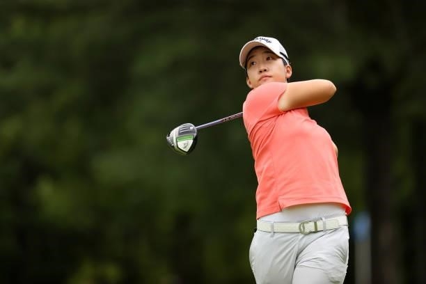 Hee-kyung Bae of South Korea hits her tee shot on the 6th hole during the first round of the JLPGA Championship Konica Minolta Cup at Shizu Hills...