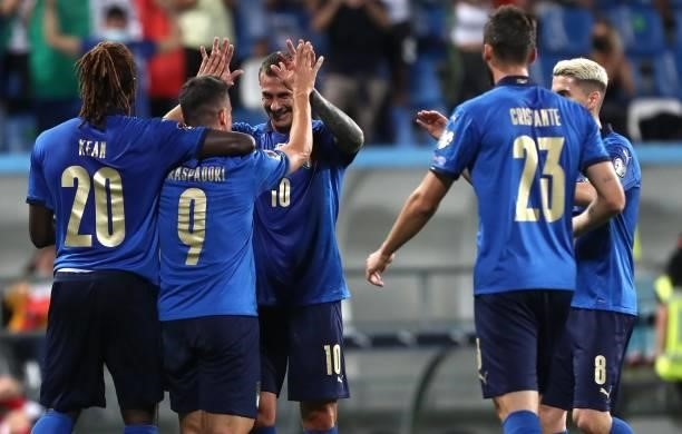 Giacomo Raspadori of Italy celebrates his goal with his team-mates during the 2022 FIFA World Cup Qualifier match between Italy and Lithuania at...