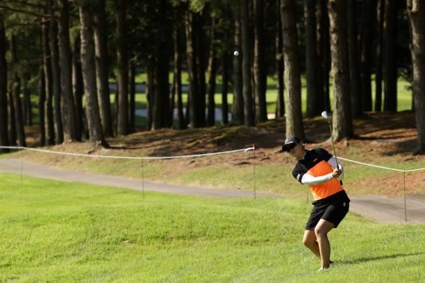Eri Fukuyama of Japan chips onto the 6th green during the second round of the JLPGA Championship Konica Minolta Cup at Shizu Hills Country Club on...