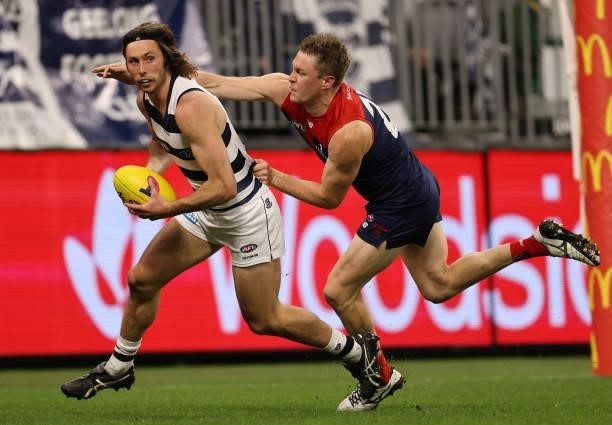 Jack Henry of the Cats runs with the ball during the AFL First Preliminary Final match between Melbourne Demons and Geelong Cats at Optus Stadium on...
