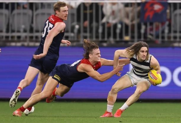 Gryan Miers of the Cats controls the ball during the AFL First Preliminary Final match between Melbourne Demons and Geelong Cats at Optus Stadium on...