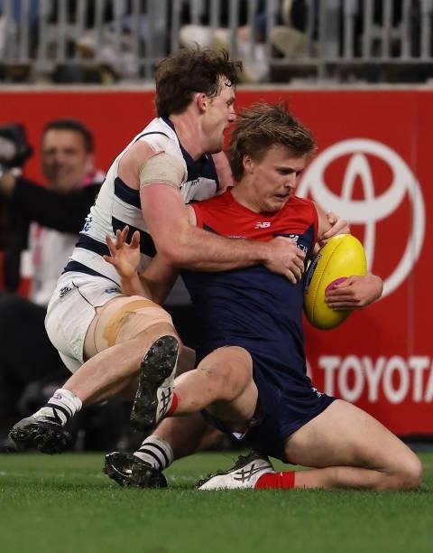 Deakyn Smith of the Demons is challenged by Jed Bews of the Cats during the AFL First Preliminary Final match between Melbourne Demons and Geelong...