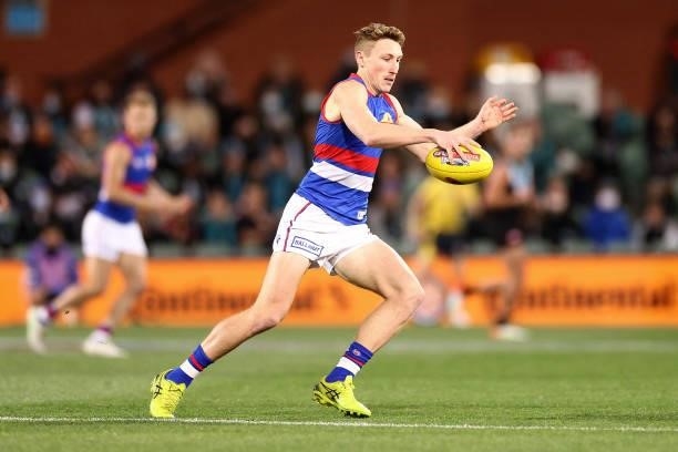 Bailey Dale of the Bulldogs kicks during the AFL Second Preliminary Final match between Port Adelaide Power and Western Bulldogs at Adelaide Oval on...