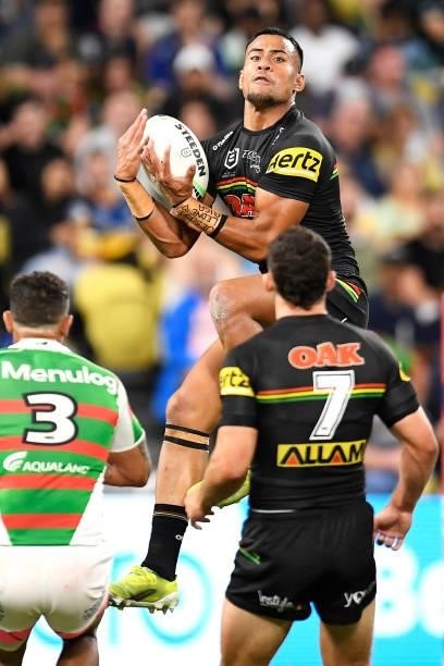 Stephen Crichton of the Panthers attempts to catch a kick during the NRL Qualifying Final match between Penrith Panthers and South Sydney Rabbitohs...