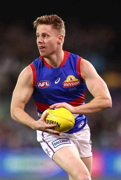 Lachie Hunter of the Bulldogs looks to pass the ball during the AFL Second Preliminary Final match between Port Adelaide Power and Western Bulldogs...