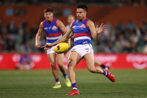 Jason Johannisen of the Bulldogs kicks during the AFL Second Preliminary Final match between Port Adelaide Power and Western Bulldogs at Adelaide...