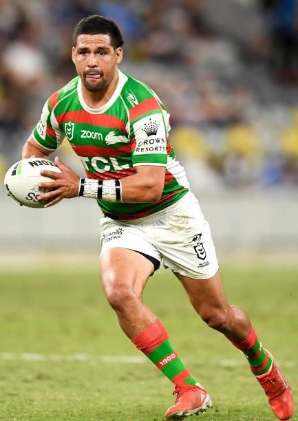 Cody Walker of the Rabbitohs runs the ball during the NRL Qualifying Final match between Penrith Panthers and South Sydney Rabbitohs at QCB Stadium,...