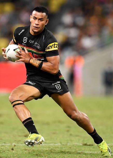 Stephen Crichton of the Panthers runs the ball during the NRL Qualifying Final match between Penrith Panthers and South Sydney Rabbitohs at QCB...