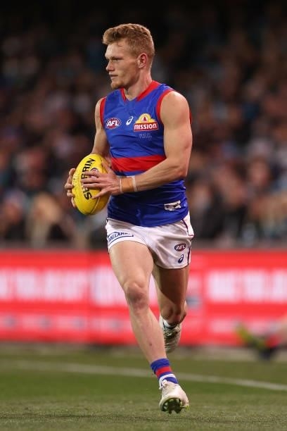 Adam Treloar of the Bulldogs runs down the wing during the AFL Second Preliminary Final match between Port Adelaide Power and Western Bulldogs at...