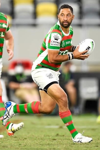 Benji Marshall of the Rabbitohs passes during the NRL Qualifying Final match between Penrith Panthers and South Sydney Rabbitohs at QCB Stadium, on...