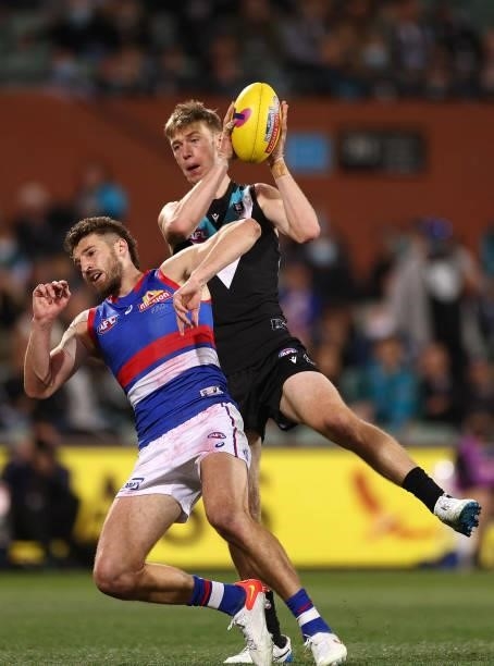 Todd Marshall of the Power marks over Marcus Bontempelli of the Bulldogs during the AFL Second Preliminary Final match between Port Adelaide Power...