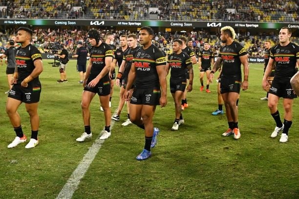 The Panthers look dejected as they leave the field after defeat during the NRL Qualifying Final match between Penrith Panthers and South Sydney...