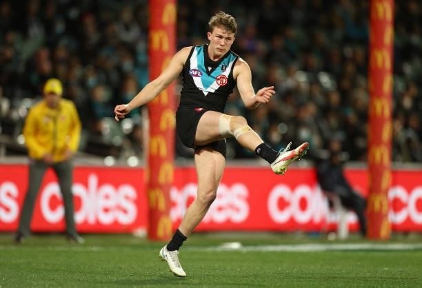 Xavier Duursma of the Power kicks during the AFL Second Preliminary Final match between Port Adelaide Power and Western Bulldogs at Adelaide Oval on...