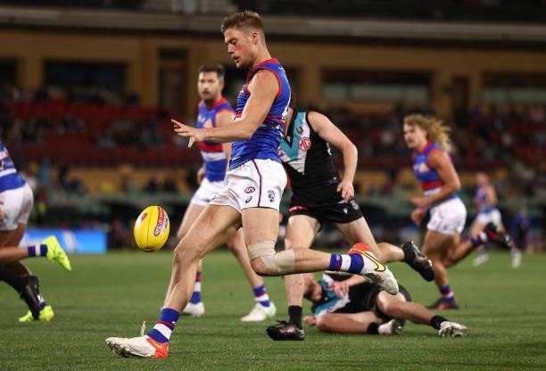 Josh Schache of the Bulldogs kicks during the AFL Second Preliminary Final match between Port Adelaide Power and Western Bulldogs at Adelaide Oval on...