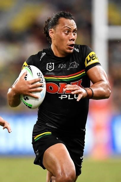 Jerome Luai of the Panthers makes a break during the NRL Qualifying Final match between Penrith Panthers and South Sydney Rabbitohs at QCB Stadium,...