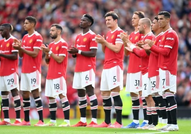 Players of Manchester United take part in a minutes applause in remembrance of the victims of the 9/11 terror attacks prior to the Premier League...