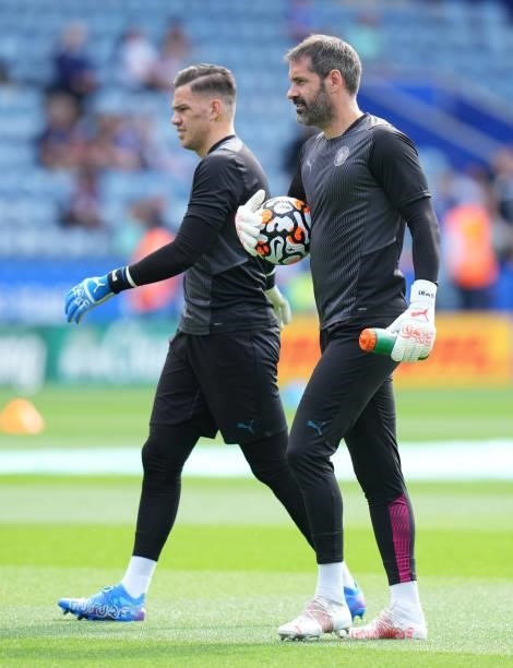 Scott Carson of Manchester City warms up prior to the Premier League match between Leicester City and Manchester City at The King Power Stadium on...