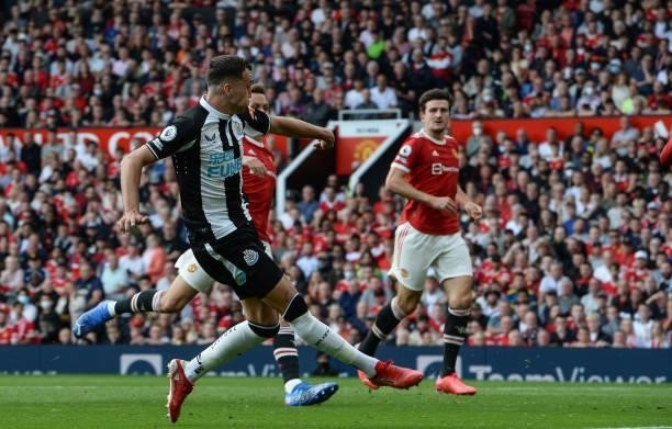 Javier Manquillo of Newcastle United FC scores the equalising goal during the Premier League match between Manchester United and Newcastle United at...