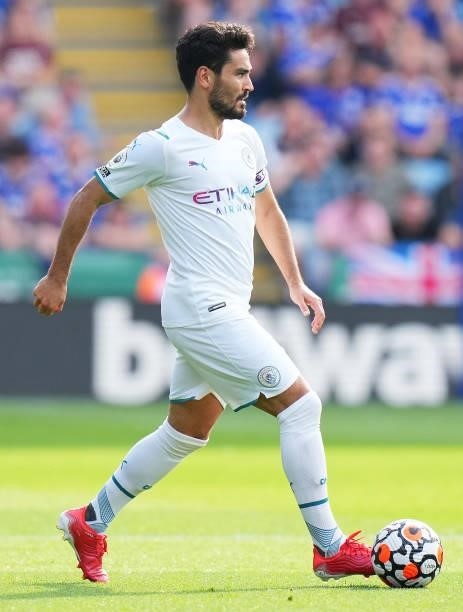 Ilkay Guendogan of Manchester City runs with the ball during the Premier League match between Leicester City and Manchester City at The King Power...