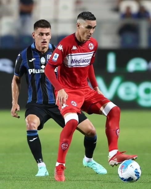 Jose’ Callejon of ACF Fiorentina competes for the ball with Joakim Maehle of Atalanta BC during the Serie A match between Atalanta BC and ACF...