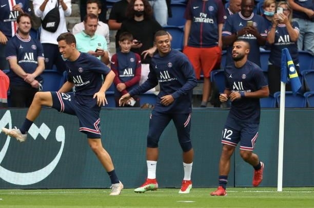 Kylian Mbappe of Paris Saint-Germain reacts with teammattes before the Ligue 1 Uber Eats match between Paris Saint Germain and Clermont at Parc des...