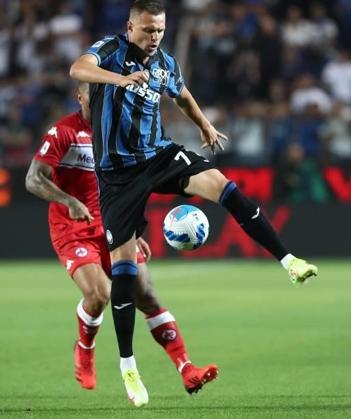 Josip Ilicic of Atalanta BC in action during the Serie A match between Atalanta BC and ACF Fiorentina at Gewiss Stadium on September 11, 2021 in...