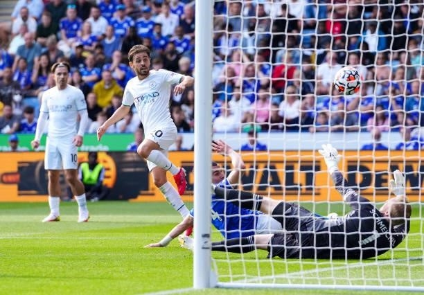 Bernardo Silva of Manchester City scores his teams first goal during the Premier League match between Leicester City and Manchester City at The King...