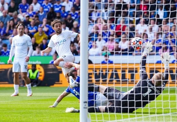 Bernardo Silva of Manchester City scores his teams first goal during the Premier League match between Leicester City and Manchester City at The King...
