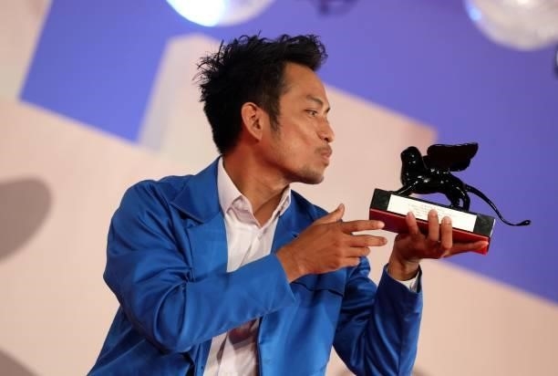 Director Neang Kavich poses, on behalf of Piseth Chhun, with the Best Actor Orizzonti Award for "White Building