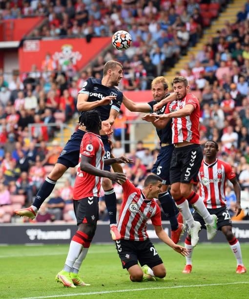 Tomas Soucek of West Ham United heads the ball during the Premier League match between Southampton and West Ham United at St Mary's Stadium on...