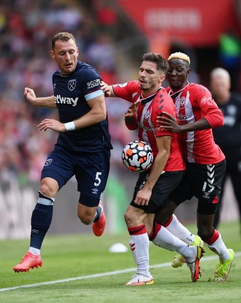 Vladimir Coufal of West Ham United breaks past Romain Perraud and Moussa Djenepo of Southampton United during the Premier League match between...