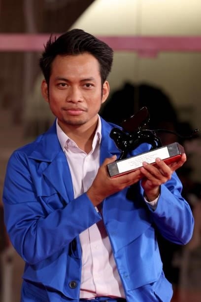 Director Neang Kavich poses, on behalf of Piseth Chhun, with the Best Actor Orizzonti Award for "White Building