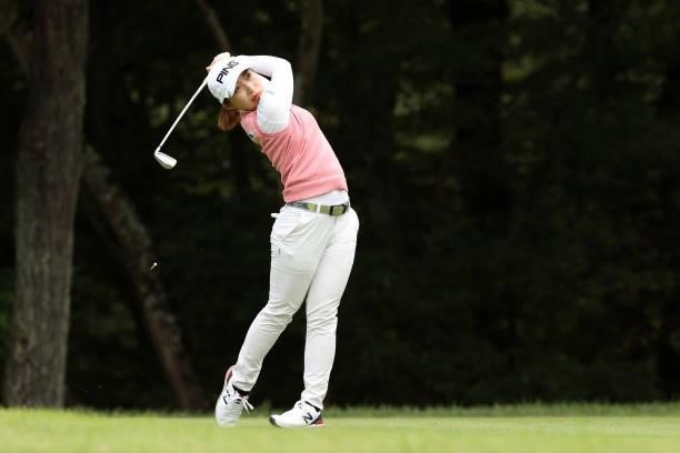 Mizuki Ooide of Japan hits her tee shot during the final round of the JLPGA Championship Konica Minolta Cup at Shizu Hills Country Club on September...