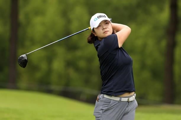 Min-young Lee of South Korea hits her tee shot on the 7th hole during the final round of the JLPGA Championship Konica Minolta Cup at Shizu Hills...