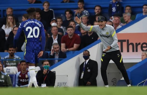 Chelsea manager Thomas Tuchel shouts at Callum Hudson-Odoi of Chelsea during the Premier League match between Chelsea and Aston Villa at Stamford...